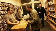 Životní historka: V půjčovně jsem řešila křičícího zákazníka, pak vstoupil další muž