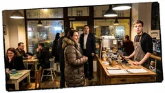 Životní historka: V pražské kavárně se jeden oblek dozvěděl víc, než chtěl