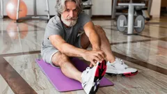 Samurajský rituál vrací sílu nohám: 5 minut denně změní pohyblivost v každém věku