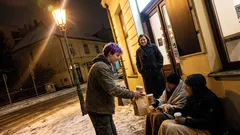 Životní historka: Do kavárny vešla fialovlasá holka a úplně mi změnila den