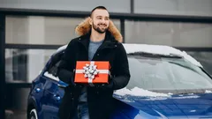 Co darovat muži, který zbožňuje své auto: 20 bezkonkurenčních tipů na dárek