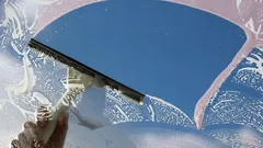 Nejlepší způsob, jak umýt okna bez šmouh: Potřebujete jen jednu neobvyklou přísadu